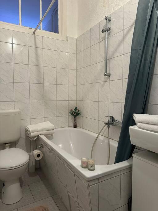 Grosses Apartment Am Kudamm Берлин Екстериор снимка