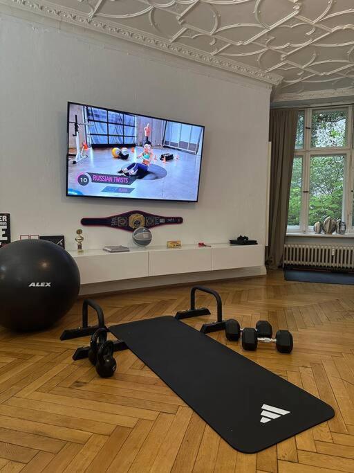 Grosses Apartment Am Kudamm Берлин Екстериор снимка