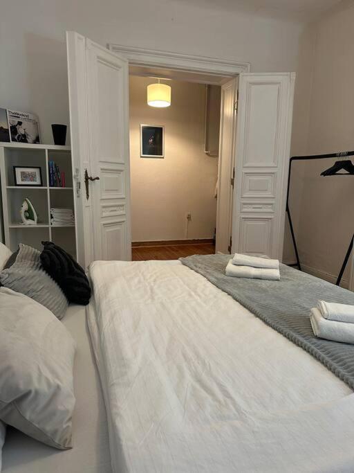 Grosses Apartment Am Kudamm Берлин Екстериор снимка