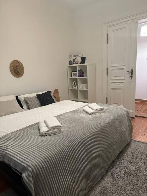 Grosses Apartment Am Kudamm Берлин Екстериор снимка